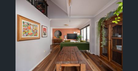 Three-bedroom townhouse in cul-de-sac, stroll to village - Photo 2