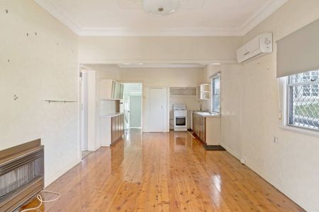 Neat Two Bedroom Cottage - Photo 4