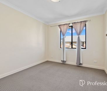 Fantastic Sunlit Apartment in Prime Midland Location! - Photo 4