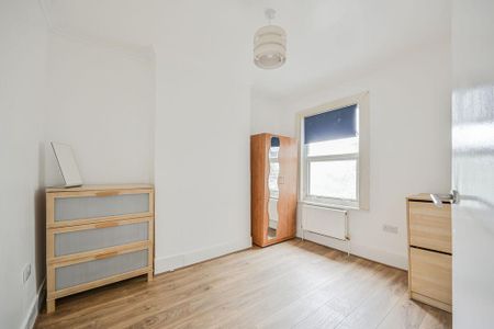 4 bedroom terraced house to rent - Photo 5