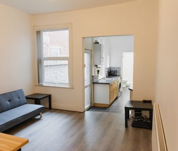 4 Bed Terraced House, Westwood Road, CV5 - Photo 4