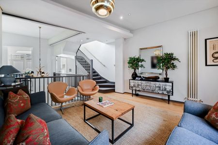 *SHORT LET*<br />A beautifully arranged four-bedroom Victorian home in the heart of Battersea Square, SW11. - Photo 2