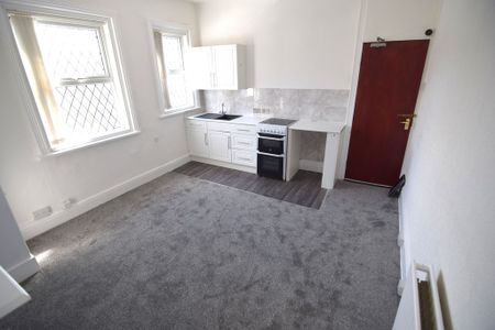 To Let 1 Bed Apartment - Photo 4