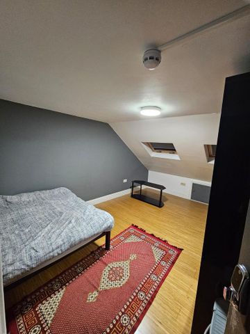 1 bedroom in a house share to rent - Photo 2