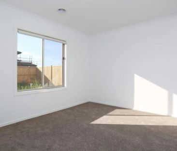 10 Kempsey Street, Werribee. - Photo 2