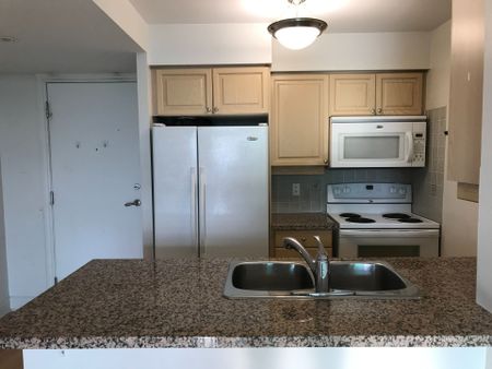 For Lease - 15 Greenview Avenue Unit# 2610, Toronto, Ontario - Photo 5