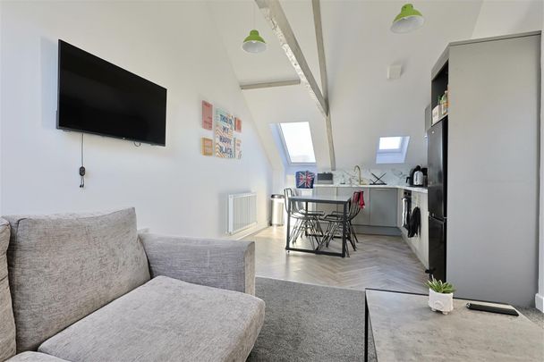 2 bedroom Student Flat to rent in Ridley Place, Newcastle Upon Tyne - Photo 1