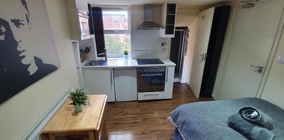 Studio to rent - Photo 2