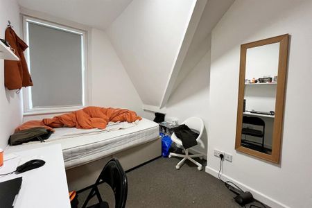 3 bedroom flat to rent - Photo 4