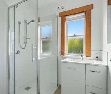 Tidy Family home in a great location - Photo 6