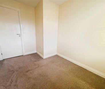 4 bedroom end of terrace house to rent - Photo 2