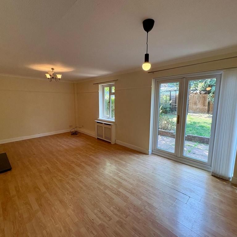 3 bedroom semi-detached house to rent - Photo 1