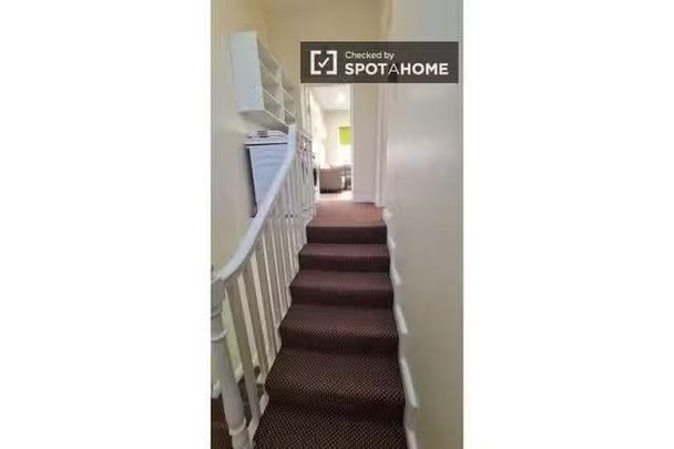 Private ensuite room in North Circular Road, Dublin - Photo 1