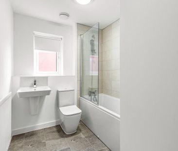 3 bedroom semi-detached house to rent - Photo 5
