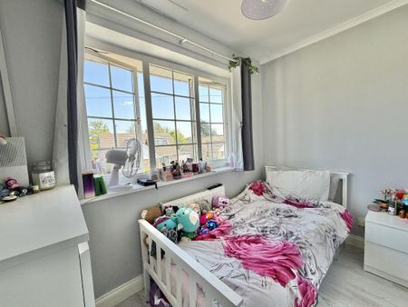 3 bedroom end of terrace house to rent - Photo 3