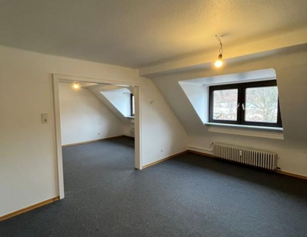 Renovierte Dachgeschosswohnung mit Gartenblick - Photo 1