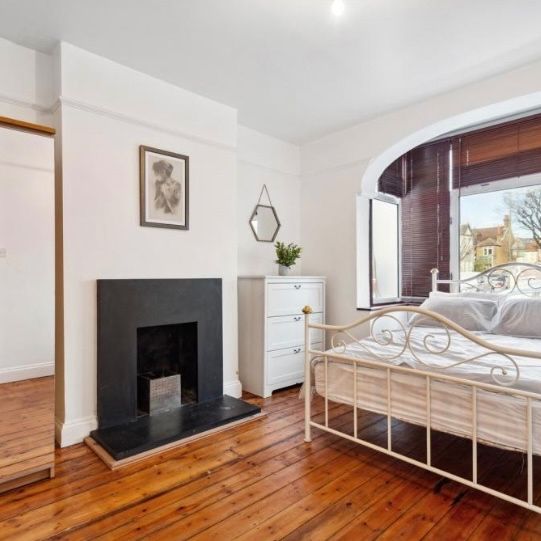 1 Bed Flat, Tooting, SW17 - Photo 1