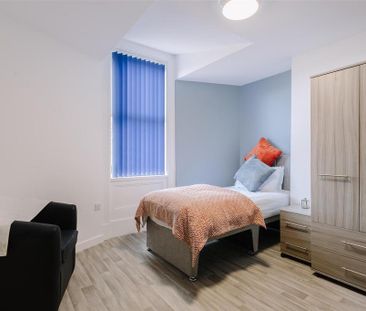 1 bedroom in a house share to rent - Photo 2