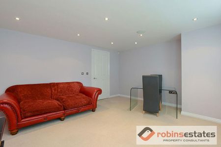 2 bedroom ground floor flat to rent - Photo 5