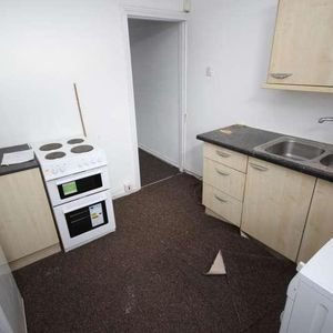 Flat Cape Hill, Smethwick, B66 - Photo 2