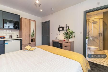 1 bedroom in a house share to rent - Photo 4