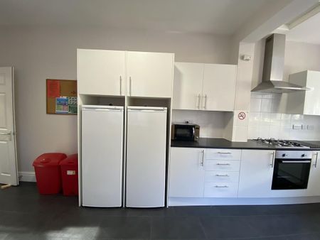 1 bedroom in a house share to rent - Photo 5