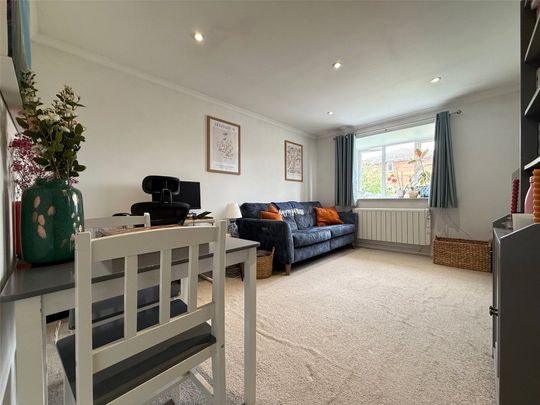 Ascot Court, Aldershot, Hampshire, GU11 - Photo 1