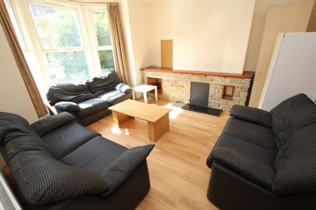 9 Bed - Estcourt Terrace, Headingley, Leeds - Photo 3