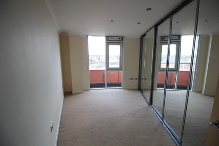 2 bedroom penthouse to rent - Photo 4
