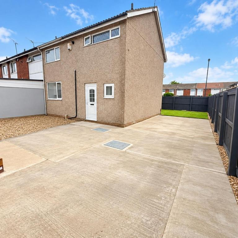 3 bedroom end of terrace house to rent - Photo 1
