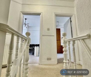 2 bedroom maisonette to rent - Photo 4