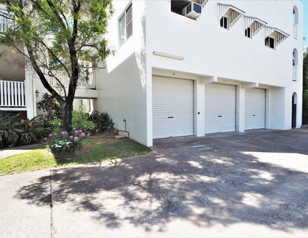 PERFECT GROUND FLOOR APARTMENT! - Photo 1