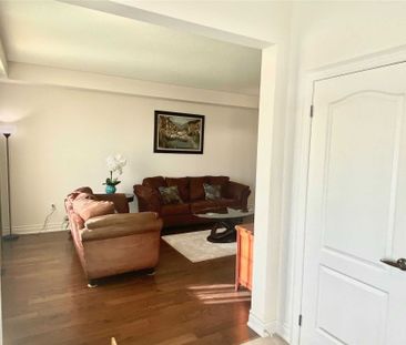 For Lease - 33 Carratuck Street, East Gwillimbury, Ontario - Photo 4