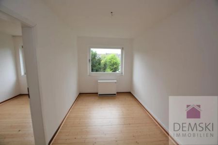 5744: Hilden City! Frisch renovierte 3,5-Zimmer-Wohnung mit Balkon in grüner Wohnlage! - Foto 3