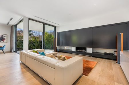 22 Ellis Road, Glen Iris VIC 3146 - House For Rent | Domain - Photo 2