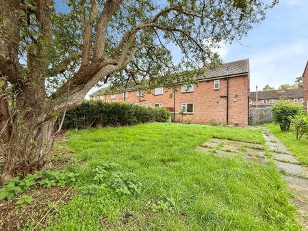 3 bedroom end of terrace house to rent - Photo 4