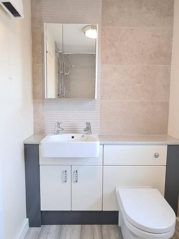 1 bedroom semi-detached house to rent - Photo 5