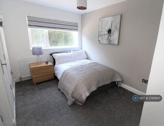 1 bedroom in a house share to rent - Photo 1