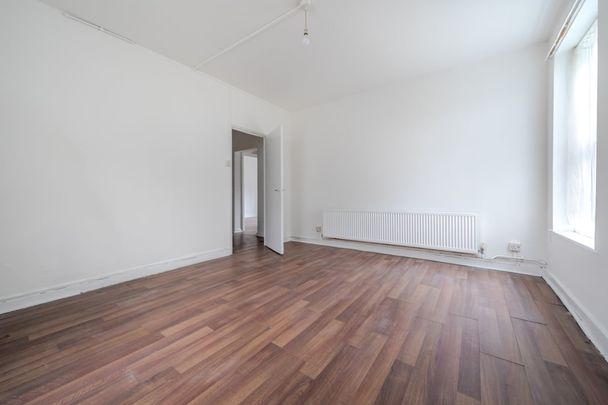 3 bedroom flat to rent - Photo 1