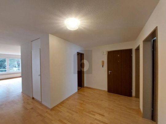 BRIGHT AND FRIENDLY WITH MOUNTAIN PANORAMA - Foto 1