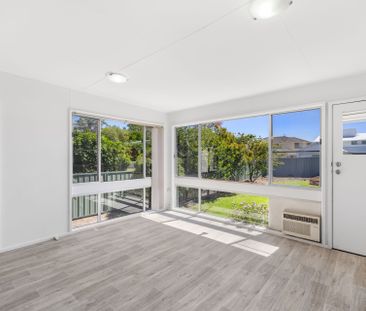 LAKESIDE SUBURB OF CAREY BAY - Photo 2