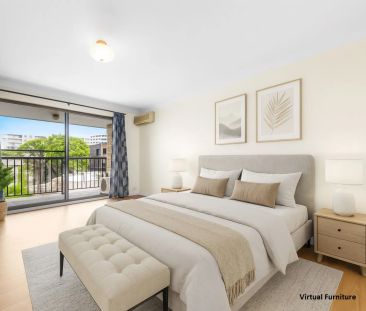 Four Bedroom Townhouse in Prime Croydon Location - Photo 2