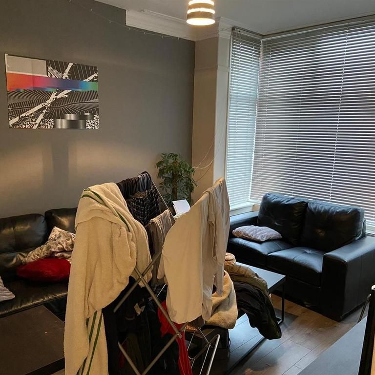 5 bedroom private hall to rent - Photo 1