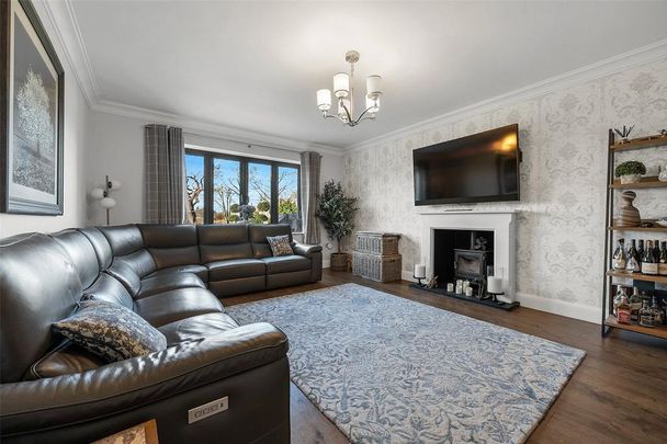 5 bedroom detached house to rent - Photo 1