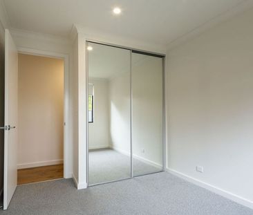 Stunning family home - great location - Photo 3