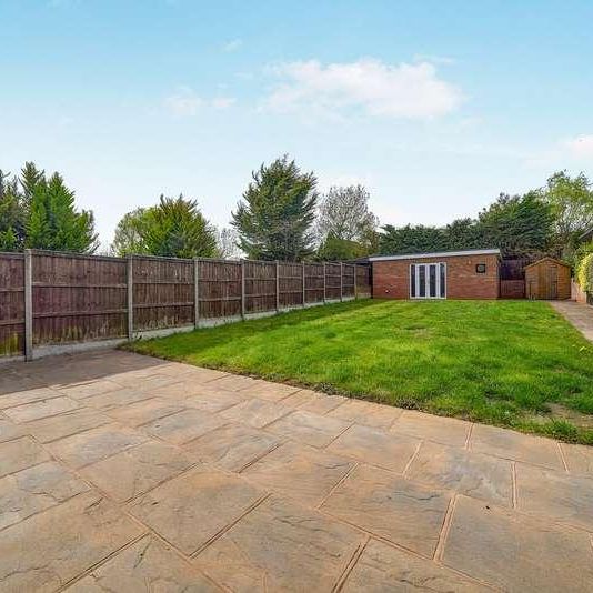 St Georges Drive, Ickenham, UB10 - Photo 1