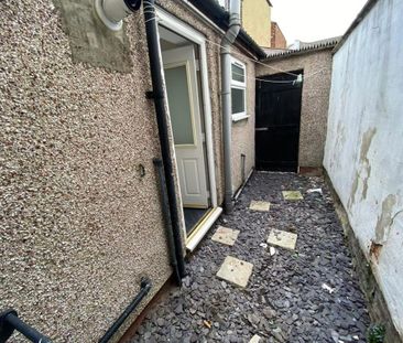 2 bedroom terraced house to rent - Photo 6