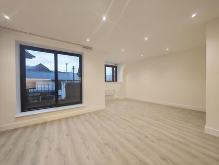 2 bedroom Flat To Let Total Size: 664 SQ FT - Photo 5