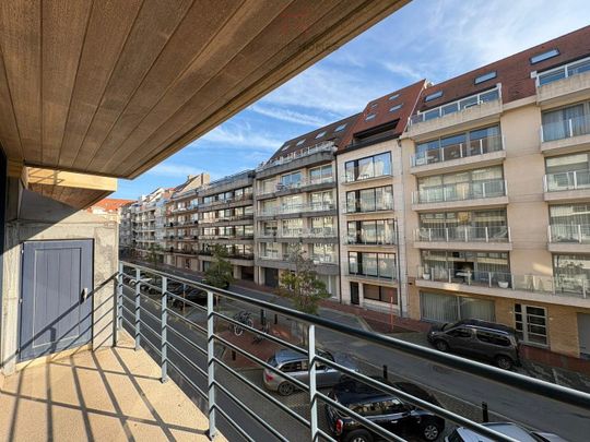 Gemeubeld 3 slaapkamer appartement met garage nabij het Rubensplein. - Photo 1