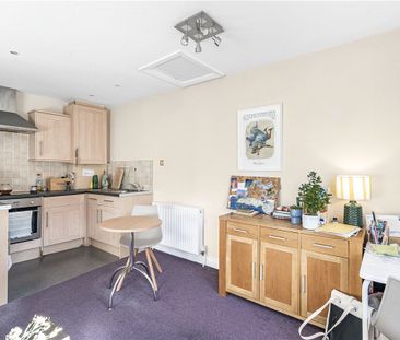 A first floor furnished flat in the heart of the bustling main stre... - Photo 6